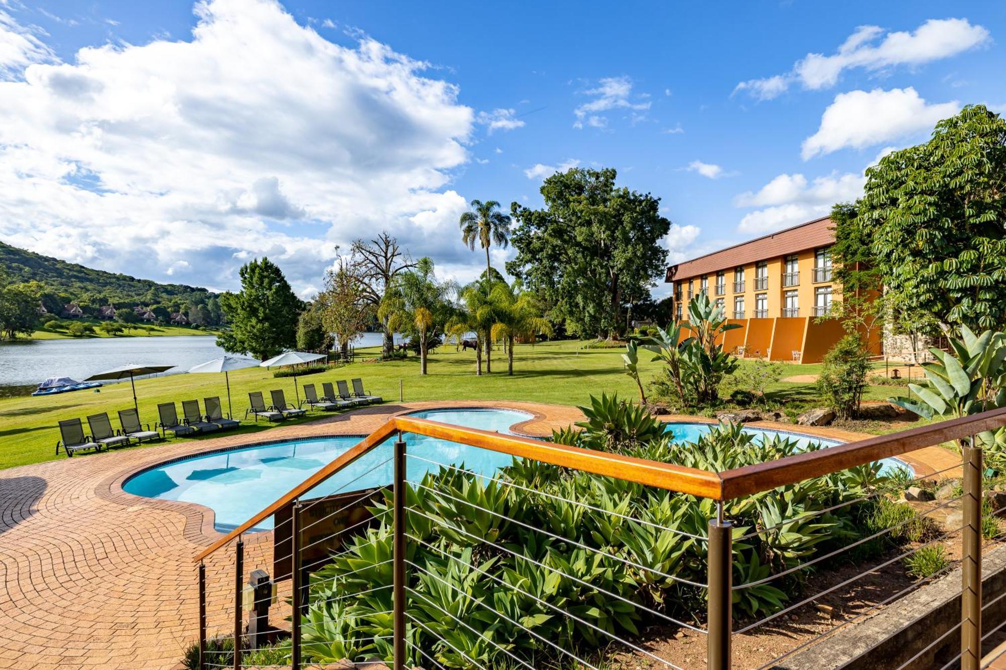 African Sky Hotels - Pine Lake Inn White River Exterior foto